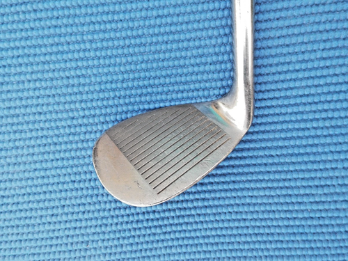 RIGHT-HANDED--WILSON HARMONIZED GAP WEDGE 52*--STEEL SHAFT-35 INCHES - Picture 4 of 10