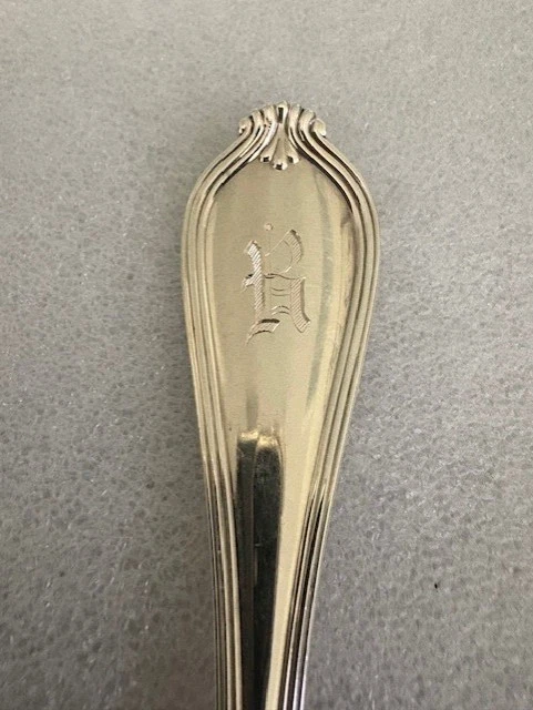 Cuchara para servir Towle de plata de ley de 8" 2,1 oz/58 g de Paul Revere mono "R" Foto 4 de 4