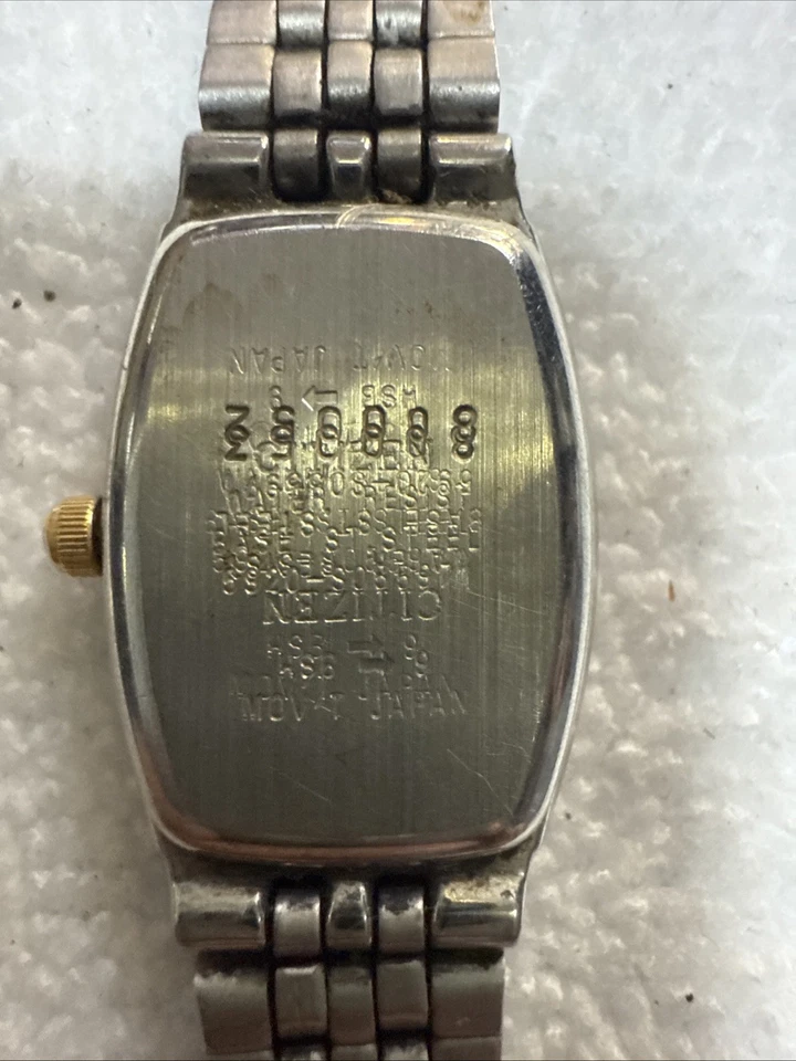 Pulsera para mujer CITIZEN cuarzo esfera blanca acero inoxidable y tono dorado” Foto 3 de 4