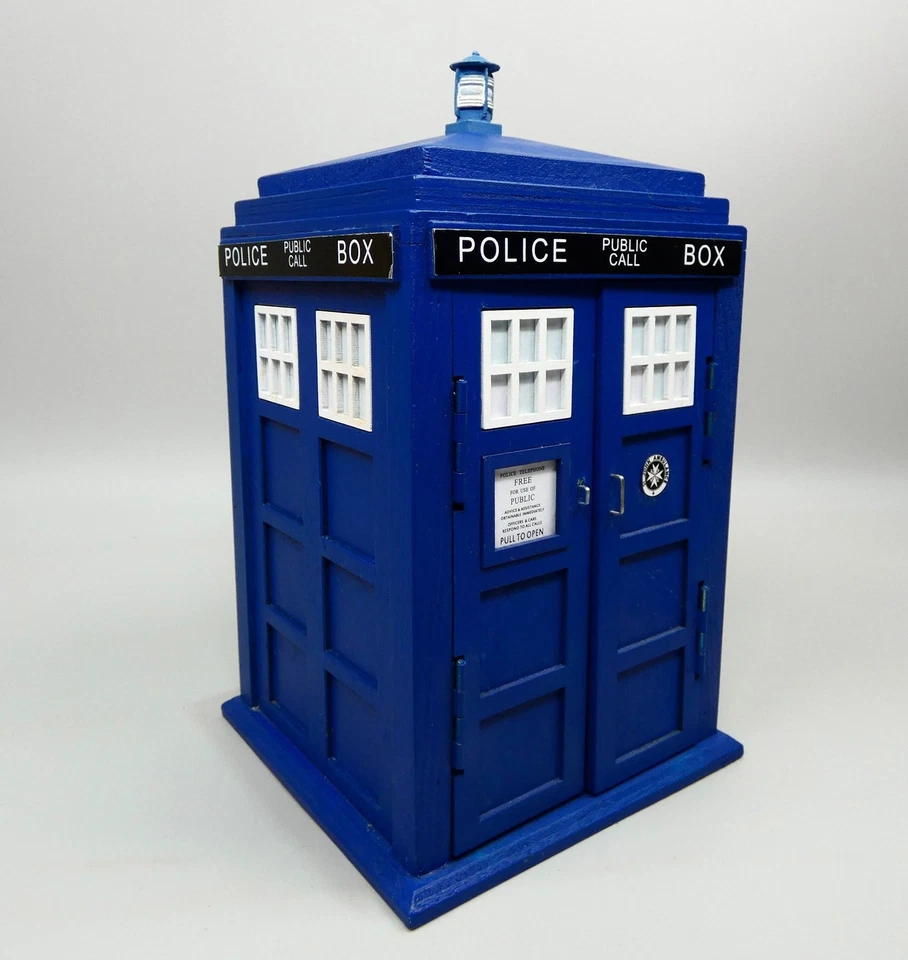 Doctor Who TARDIS Wooden Model with Opening Doors and Lid - Very Good Condition - Image 3 of 4