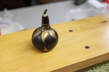 HEY, HERE I AM, LOOK AT ME, A LITTLE BLACK GOURD!! I HAVE A SURPRISE INSIDE,