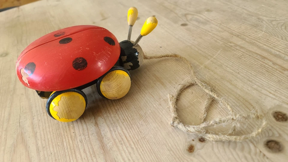 Vintage - Jouet - Coccinelle en bois à tirer - un incontournable ! - Photo 4/4