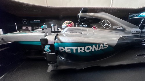 Minichamps 1:18 Mercedes Benz AMG Petronas W07 Lewis Hamilton 2016 F1 DModel NEW - Picture 3 of 17