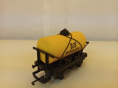 Hornby Spur O R1157 DJS Petroleum Tank Wagon