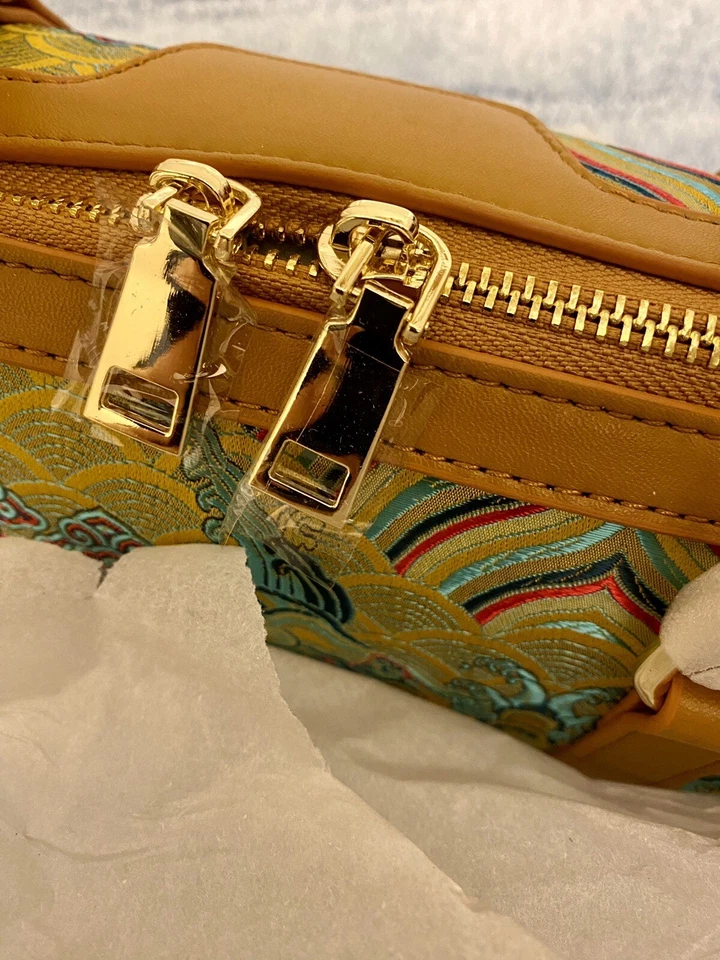 Brand New Silk And Leather Duffle Bag Tote - Изображение 3 из 4