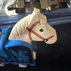 VTG LEGO Castle White Horse w/ Blue Black Dragon Barding Armor 6086 6085 A29-33