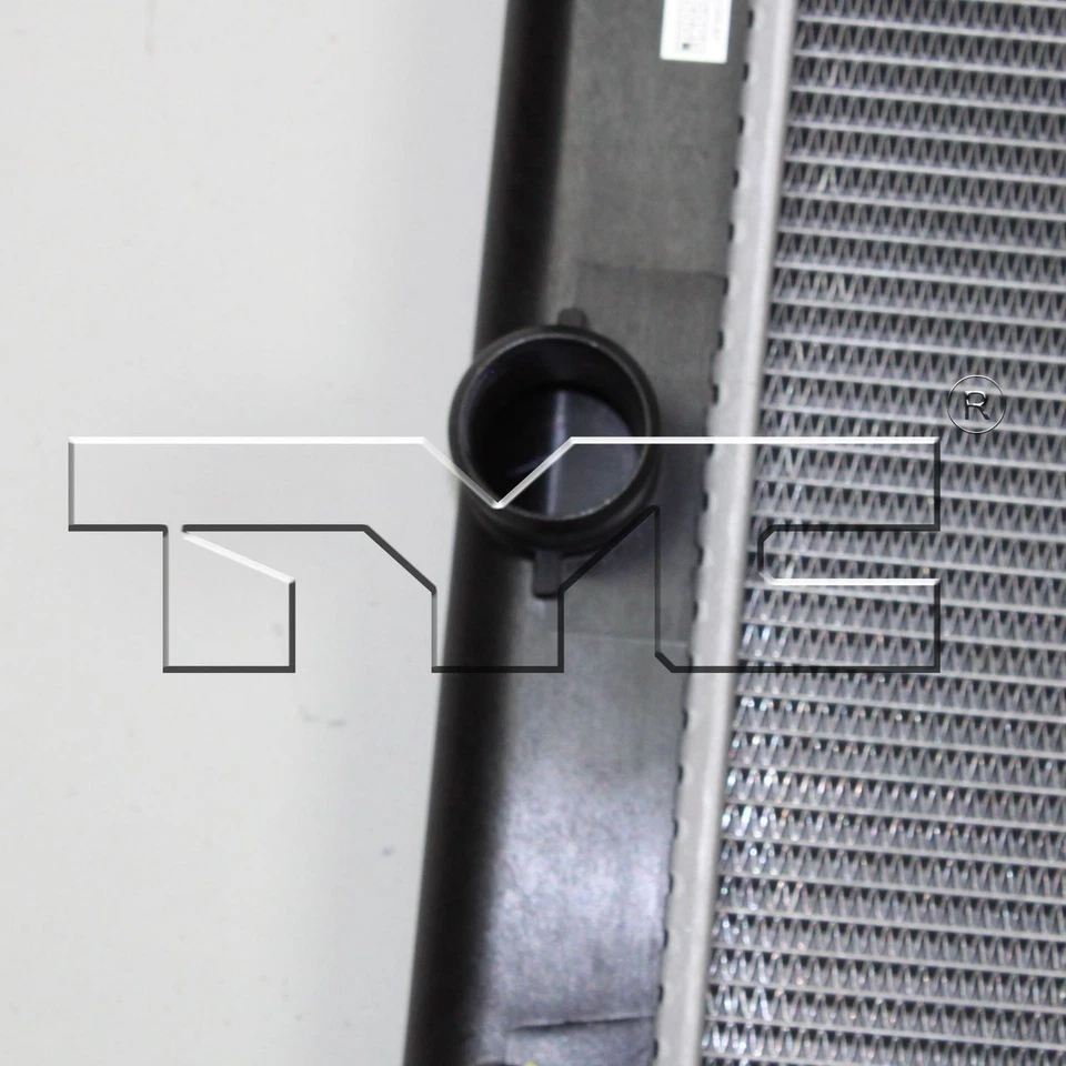 Conjunto de radiador TYC 13119 para 10-16 Lexus Toyota CT200h Prius Prius plug-in - Imagem 3 de 4