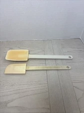 Vintage Rubber scraper spatulas by The Pampered Chef Made In USA Lot Of 2