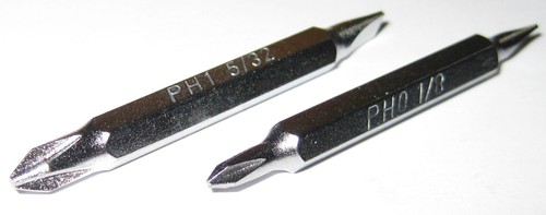 4 in 1 Pocket Screwdriver with Phillips PH0 PH1 and Flat 1/8" and 5/32" Bits - Picture 5 of 8