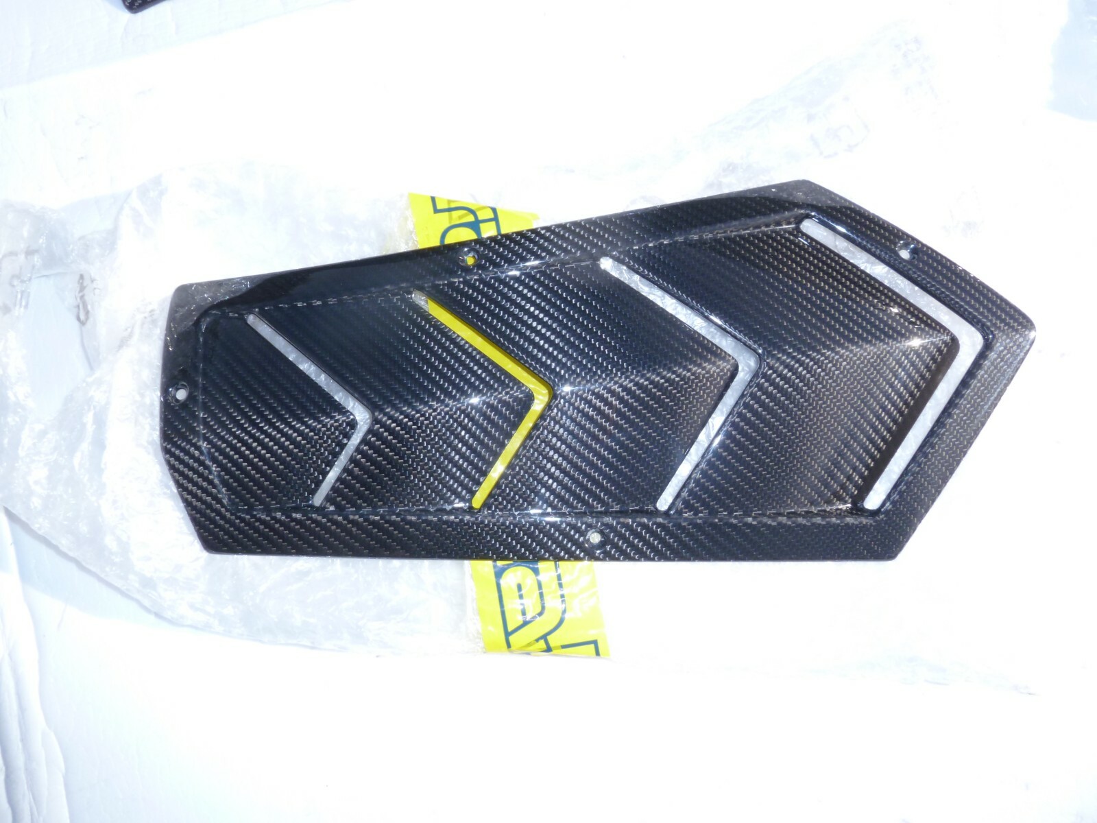 NEW Lamborghini Aventador LP700 OEM FACTORY CARBON FRONT LOUVERED FENDER KIT 