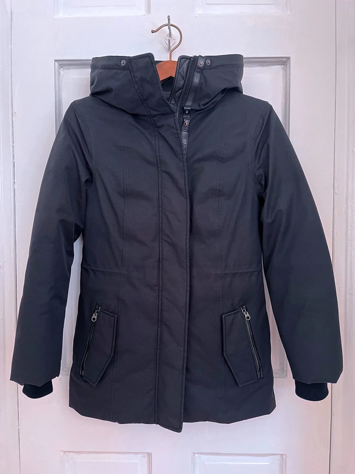 Abrigo acolchado parka de plumón Mackage Danea usado en excelente estado con ribete de piel desmontable XXS Foto 3 de 4