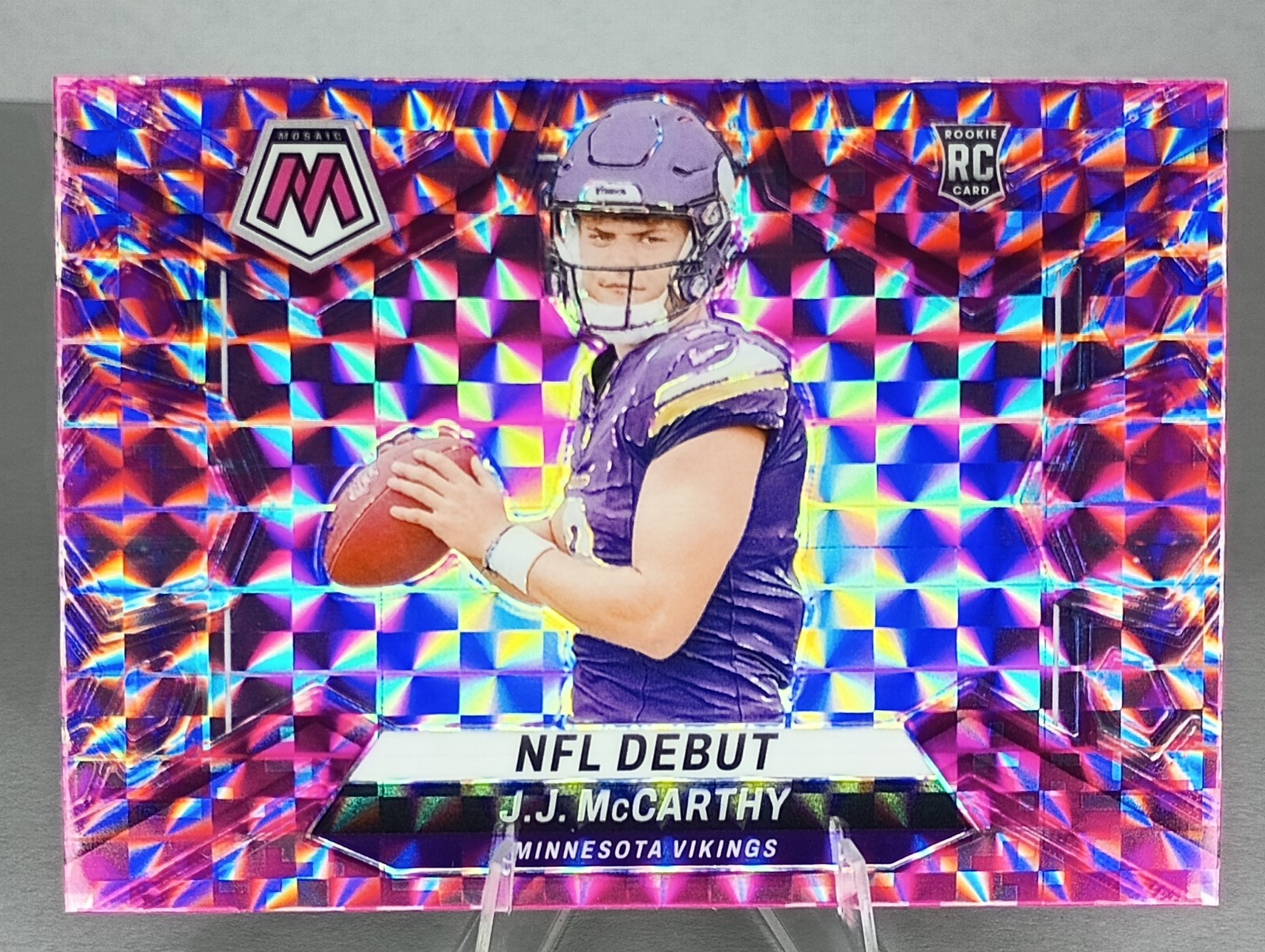 2024 Panini Mosaic - NFL Debut JJ McCarthy #275 Camo Pink Mosaic Prizm (RC)