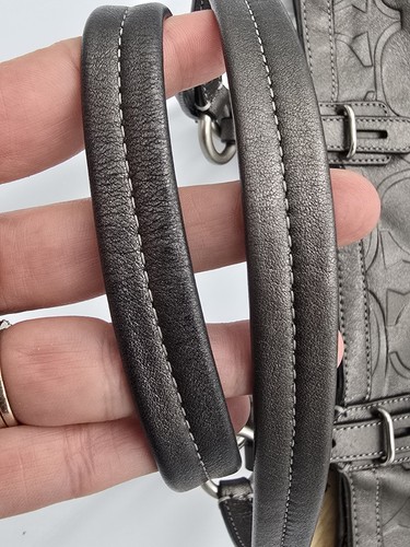 COACH F15242 Metallic Pewter Grey Embossed Signature C Leather Purse EUC - Picture 16 of 19