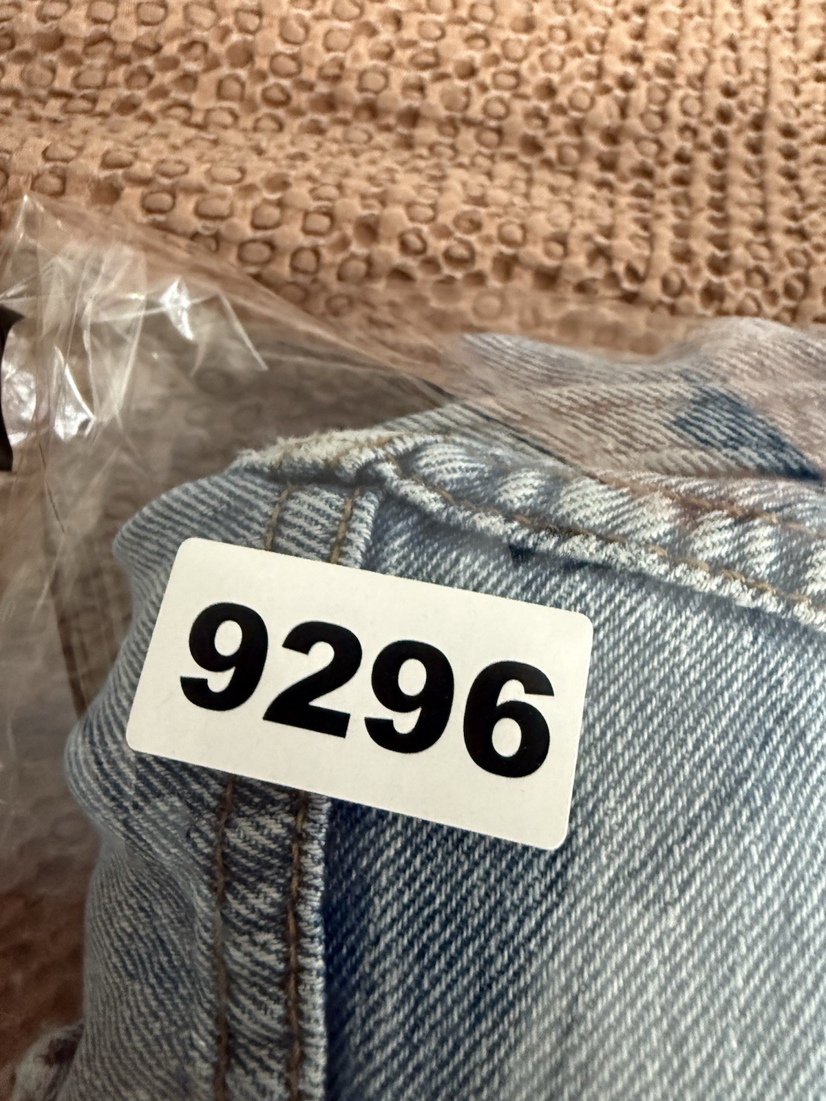 Vintage Levis 550 Jeans Mens 36x30 Blue Relaxed Fit Fade Light Wash Denim Pants thumbnail 12