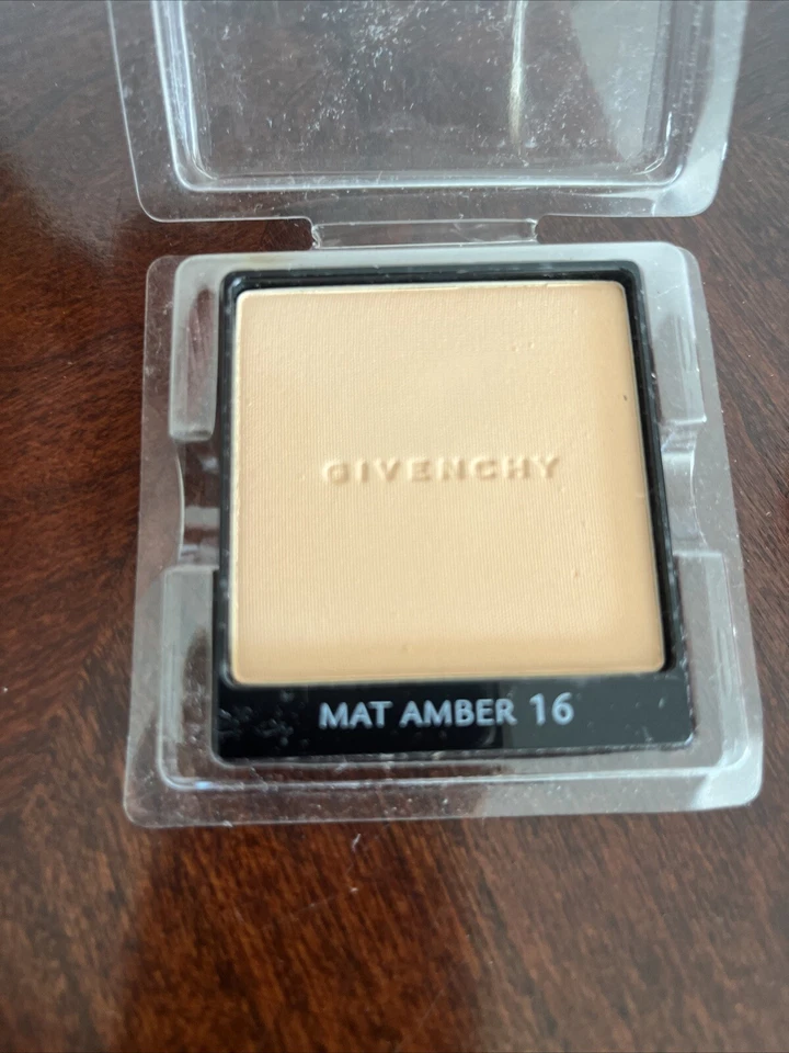 Base en polvo prensada Givenchy Matissime mate spf 20 # 16 "Mat Amber" Foto 2 de 4
