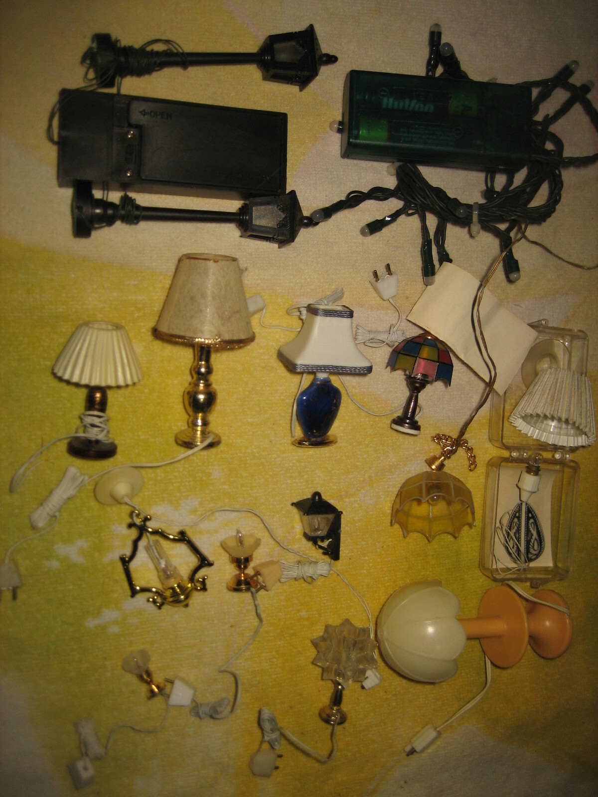 Vintage Lot of Miniature Dollhouse Lamps & Lighting