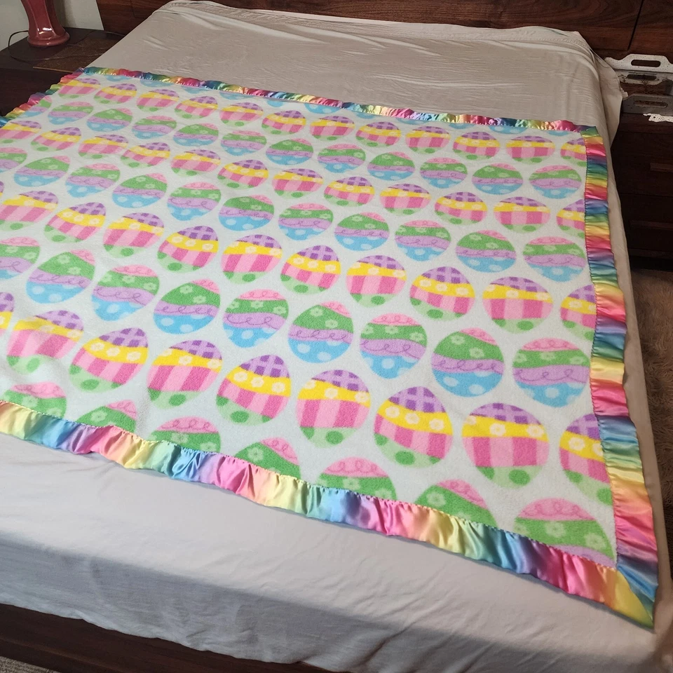 复古复活节彩蛋抓绒婴儿毯彩虹粉彩缎面装饰 60x50 — 第 4/4 张图片