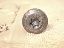 Perno de montaje de cinturón de seguridad, cabeza redonda abovedada Torx con marca de cabeza A2.  Corvette 78-82
