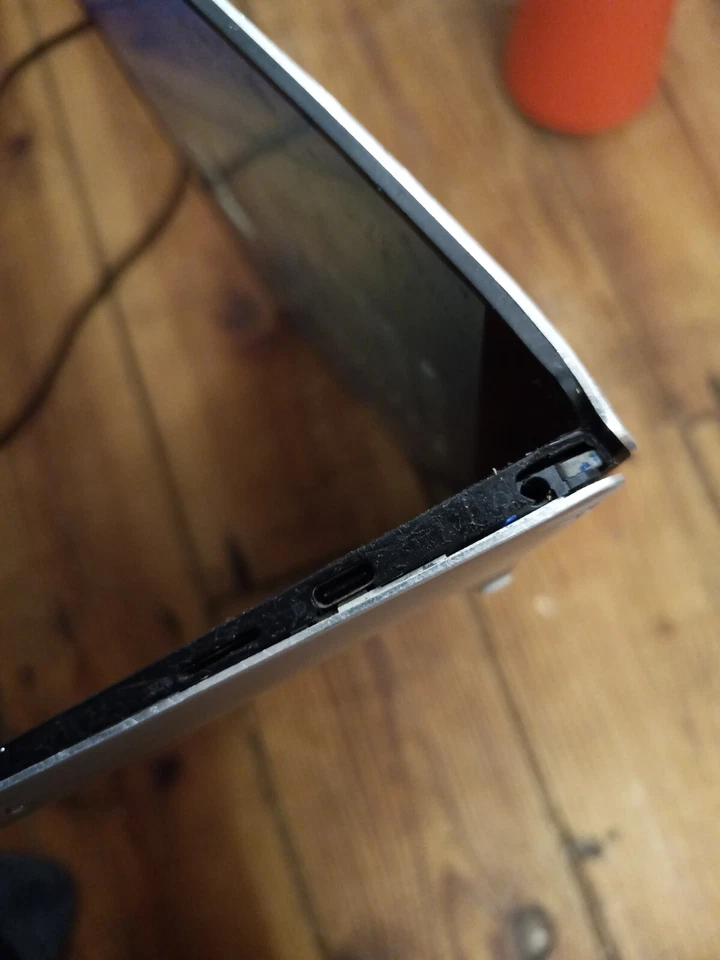 Dell XPS 13 9370, i7 8550U, 8GB RAM, 256GB HDD, Linux - Image 2 of 3