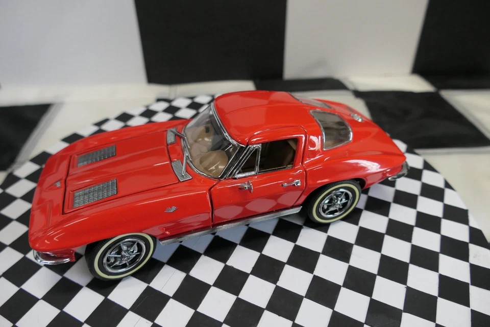 Franklin Mint 1963 C3 Split Window Coupe Riverside Red Sting Ray Corvette - Image 2 of 4