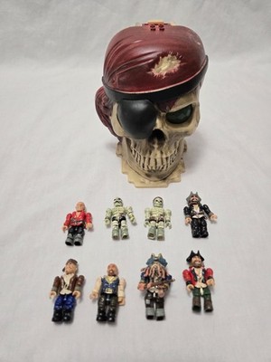 Mega Blocks Pyrates Pirates Red Skull and 8 Minifigures Pirates of the Caribbean
