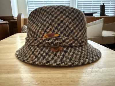 Vintage Houndstooth Fedora Mens 7 1/8 Med. Rigid Brim with Band & Feather Classy