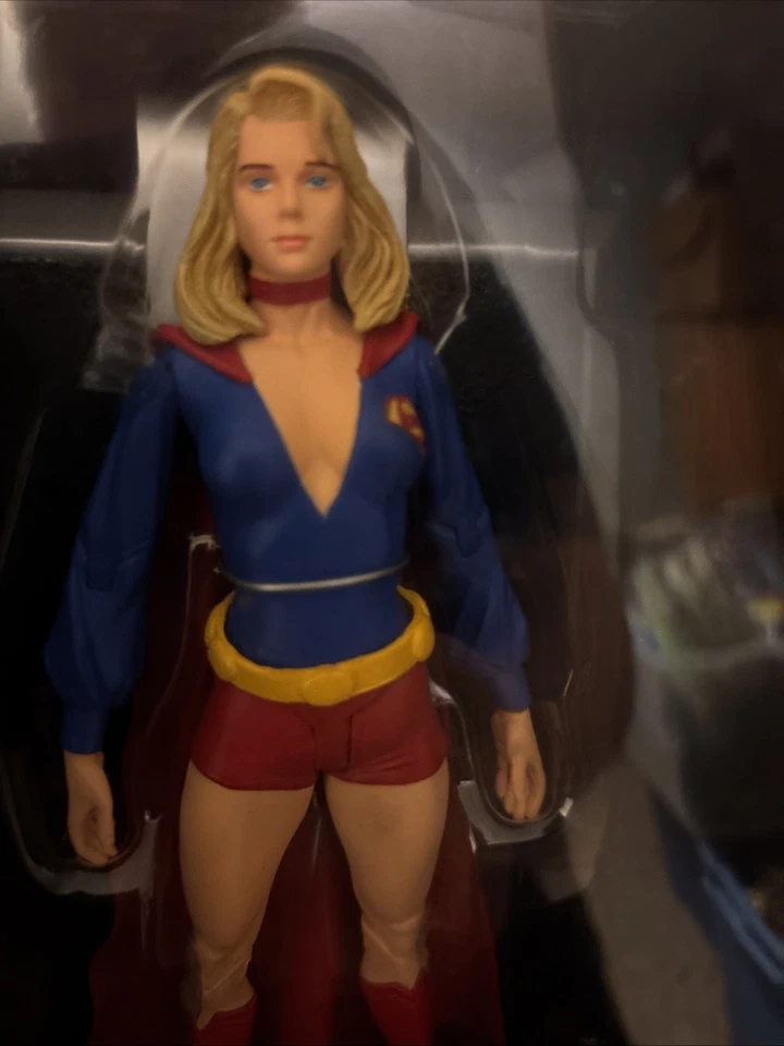 Figura de acción DC Direct Justice League SUPER GIRL de Alex Ross con soporte nueva Foto 2 de 4
