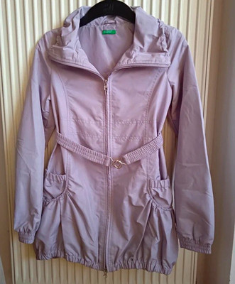 Sisley Mädchen Parka Jacke lila lang mit Kapuze Reißverschluss Gürtel 10 11J