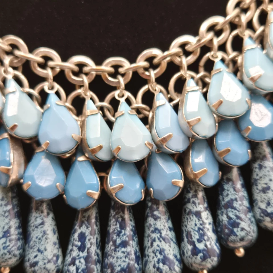 Drop Stone Bib Statement Necklace Blue/Silvertone Unsigned Preowned Excellent - Image 2 of 4