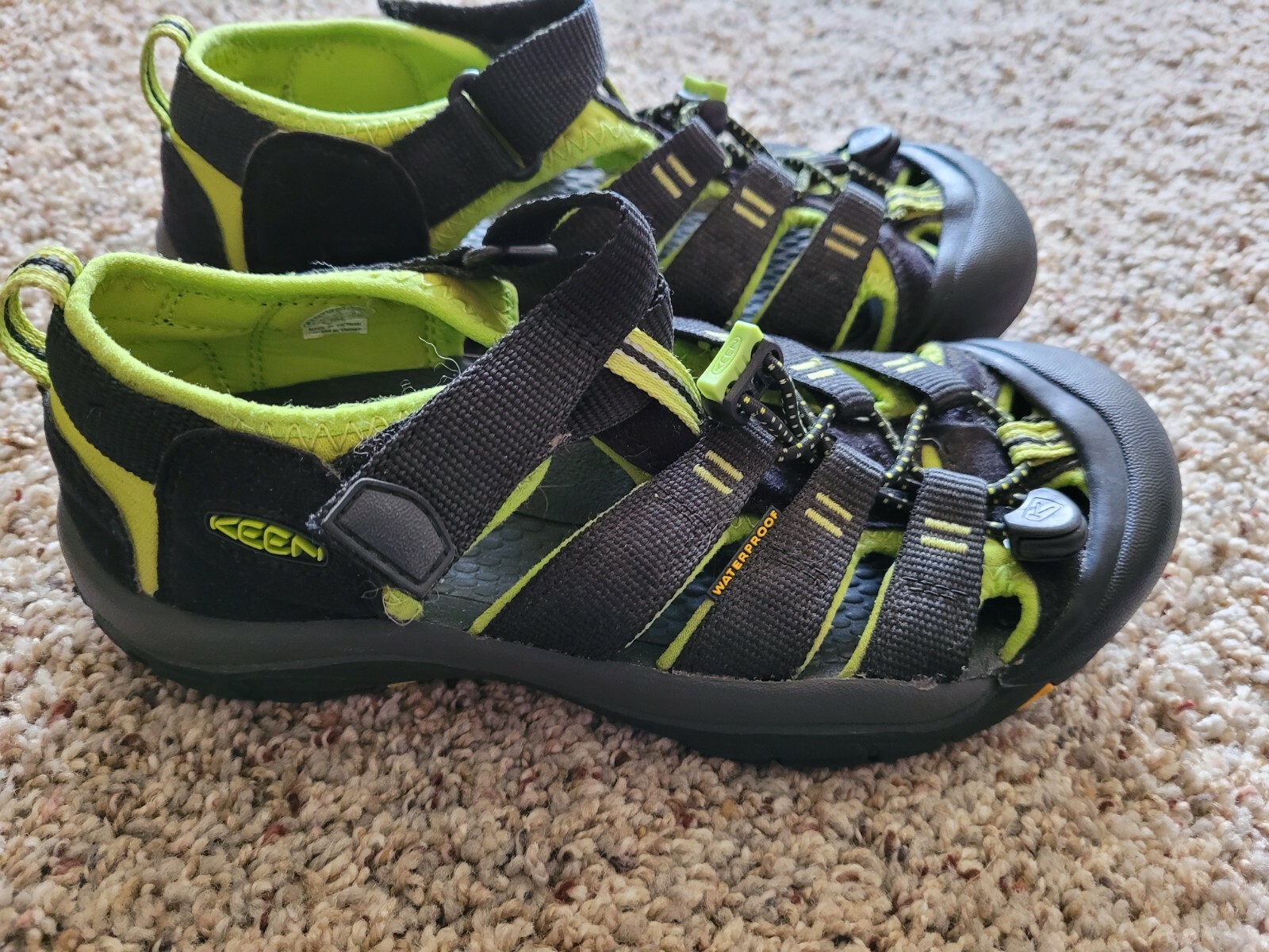 Scarpe sandali impermeabili da trekking ragazzo ragazza Keen H2 Newport 4 nero verde lime