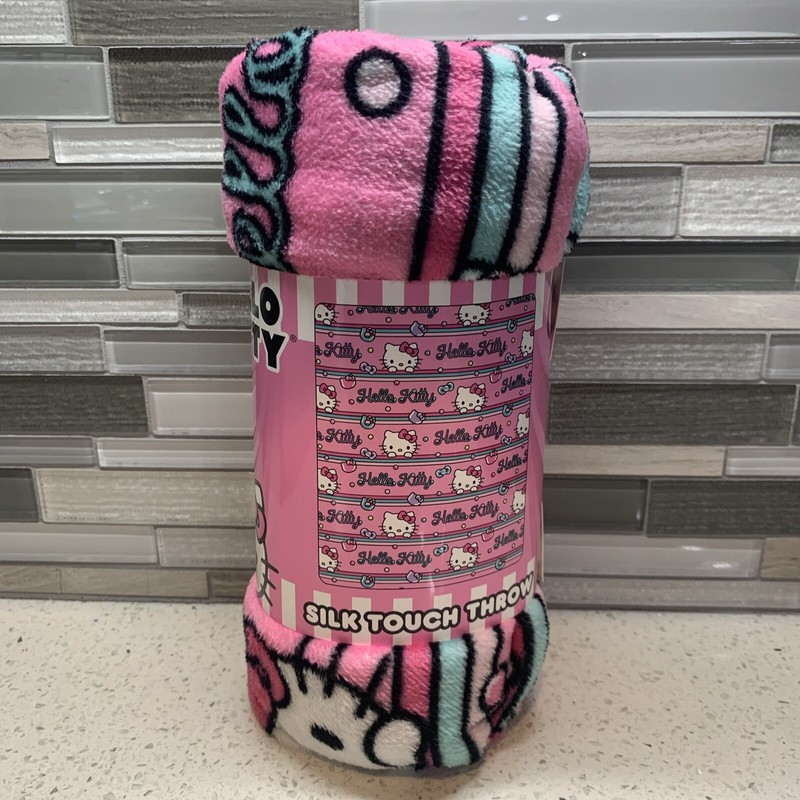 New Hello Kitty Sweet As Sugar 40" x 50" Silk Touch Pink Throw Plush Blanket