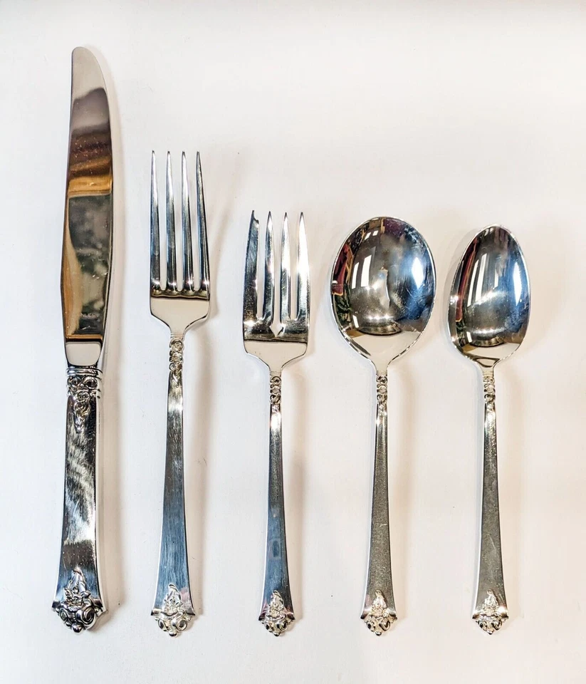 Castle Rose Royal Crest Oneida servicio de plata esterlina para 12, 69 piezas con cofre Foto 3 de 4