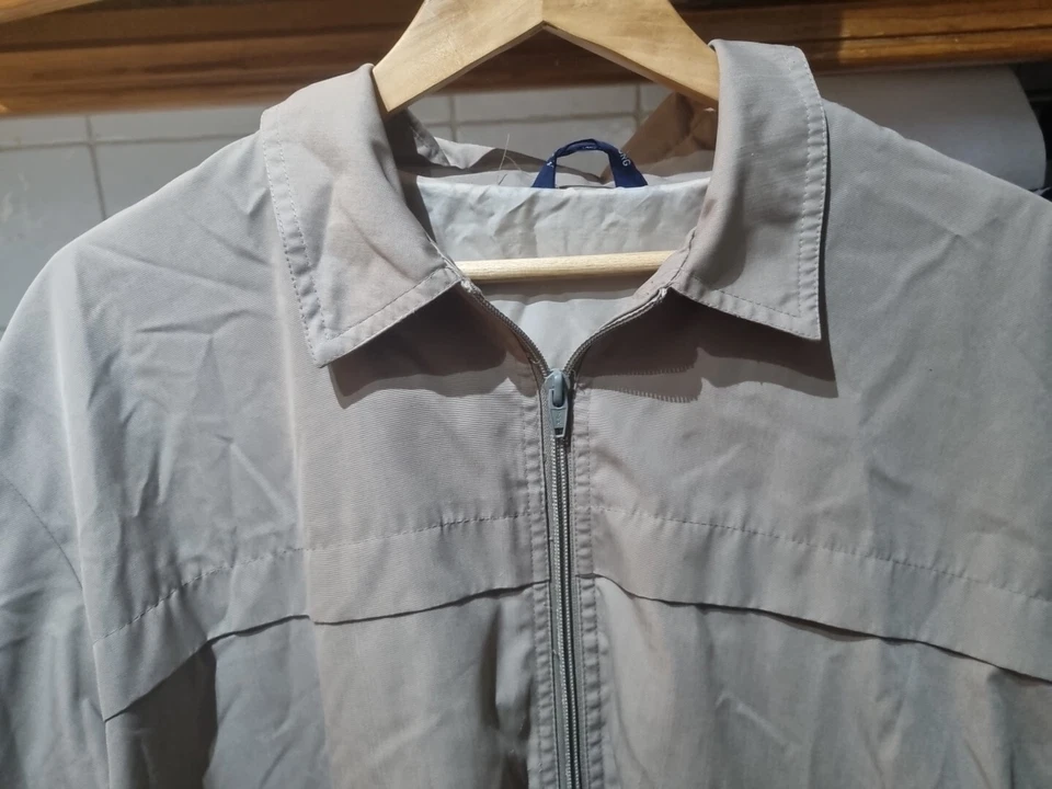 Excellent men's tan zip up jacket size 48 (L) from Invicta International - Image 2 of 4