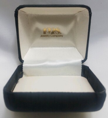 1928 Jewelry Company Black Textured Vintage Presentation Jewel