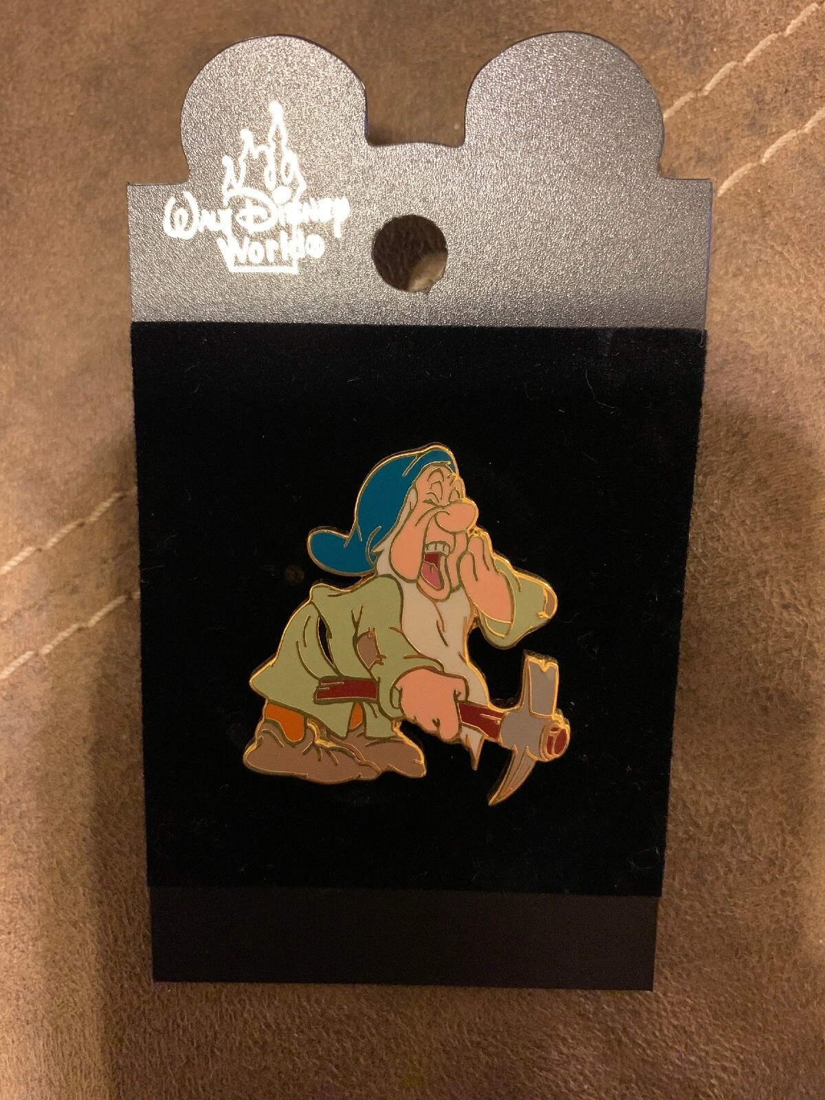 Snow White and the Seven Dwarfs - Sleepy Yawning Disney Pin 6668