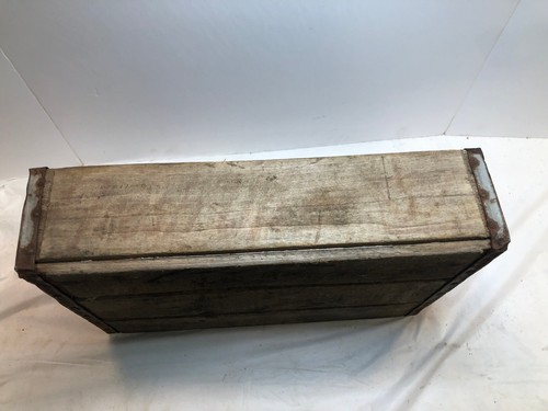 Vintage Wooden Fresh 7 Up Crate with Metal Edges - Picture 5 of 13