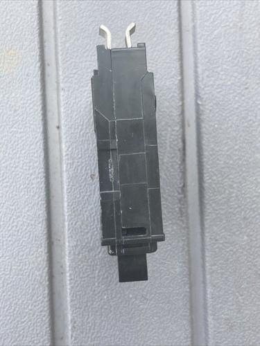 Square D QO130 30 Amp 1 Pole 120/240V Circuit Breaker QO BLACK FACE Trip Flag - Picture 5 of 10