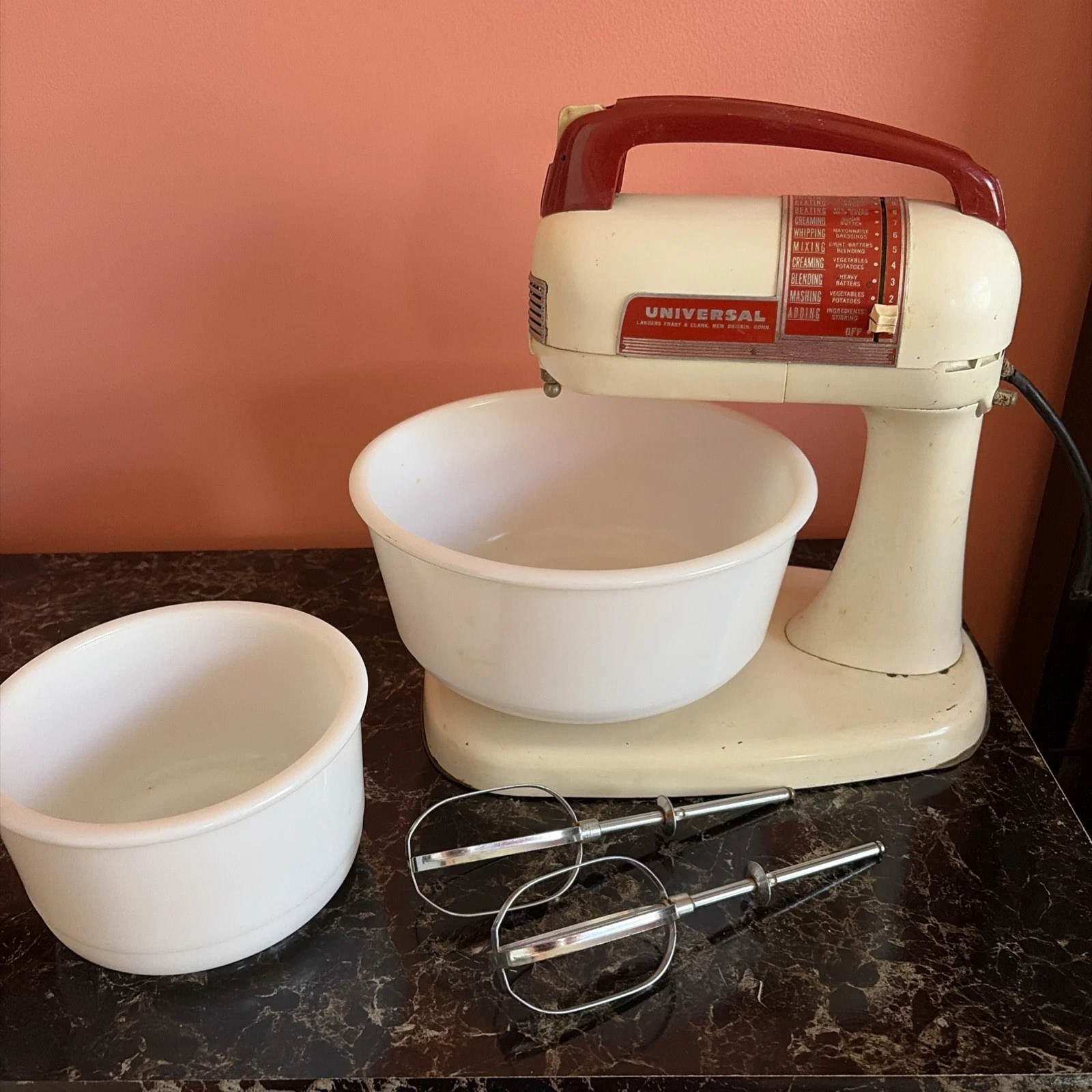 Landers Frary & Clark 10 Speed Universal Mixer with Two Bowls Two Beaters Read
Opens in a new window