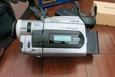 Sony DCR-TRV510 Digital8, New Battery, Lowepro Bag, Tiffen Lens Protector