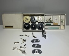 Boîte Complète D’accessoires Divers Pour Machine À Coudre Ancienne SINGER 