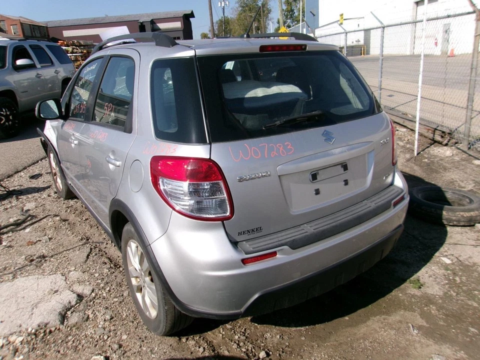 Trunk/Hatch/Tailgate Hatchback Conventional Ignition Fits 07-13 SX4 2166731 Foto 3 de 4