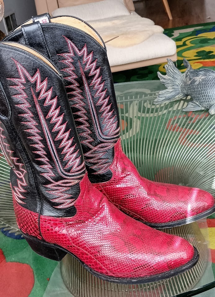 MINTY! Rare EXOTIC Cowtown  RUBY Red  PYTHON Snak… - image 3