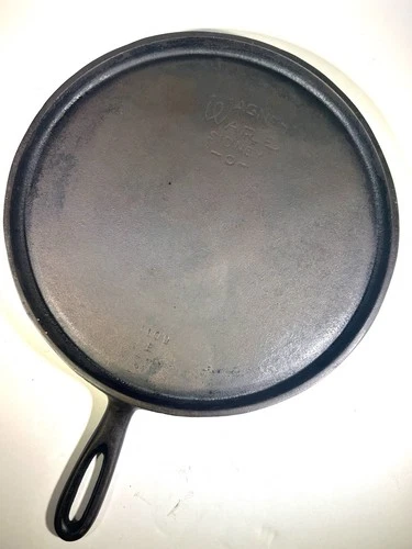 Vtg Wagner Ware Sidney -0- 1109 E Round Griddle Cast Iron Skillet 10"