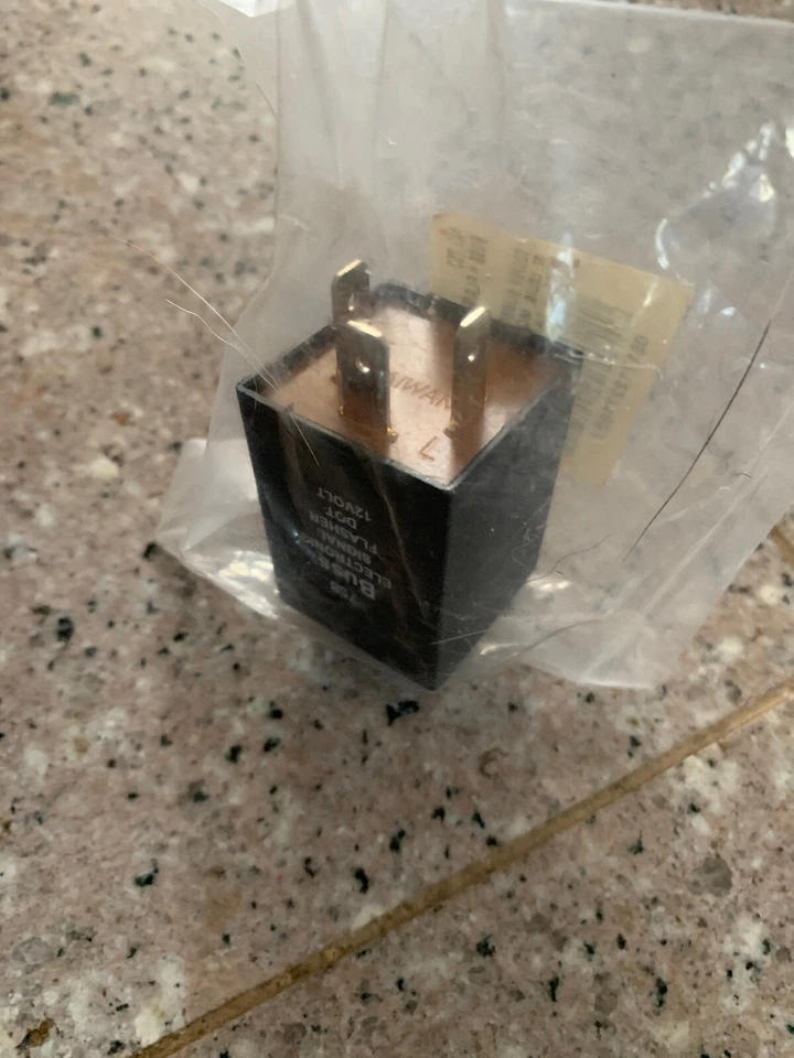 Bussmann No.758 Heavy Duty Electronic Flasher X33 - Image 3 of 3