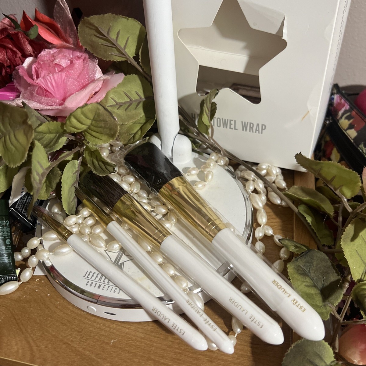 エスティローダー　ブラシ　セット New ESTEE LAUDER 4-Piece Gold Brush Set : Powder, Blush, 2 Eye