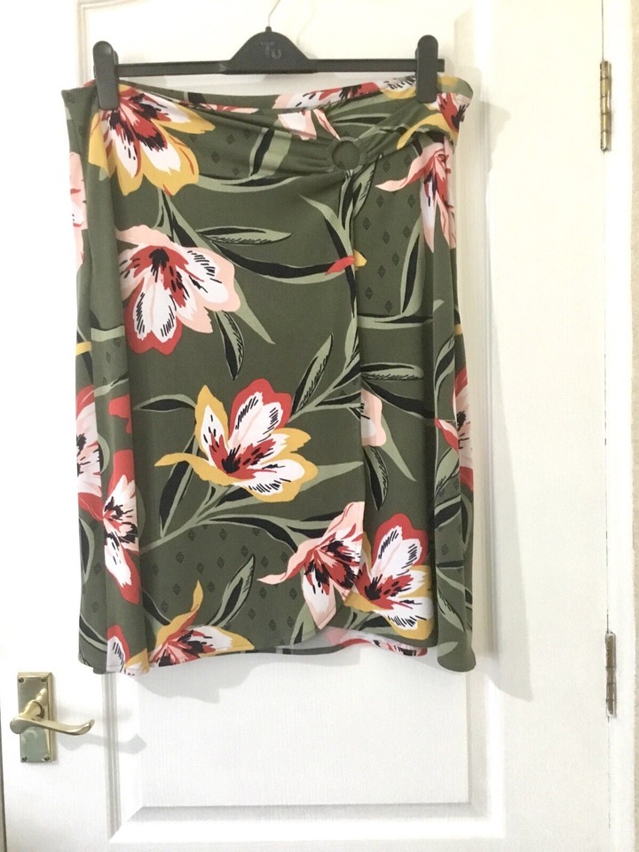 Ladies Size 18 Skirt, Bon Marche, Tropical Floral Wrap Over Skirt, Worn