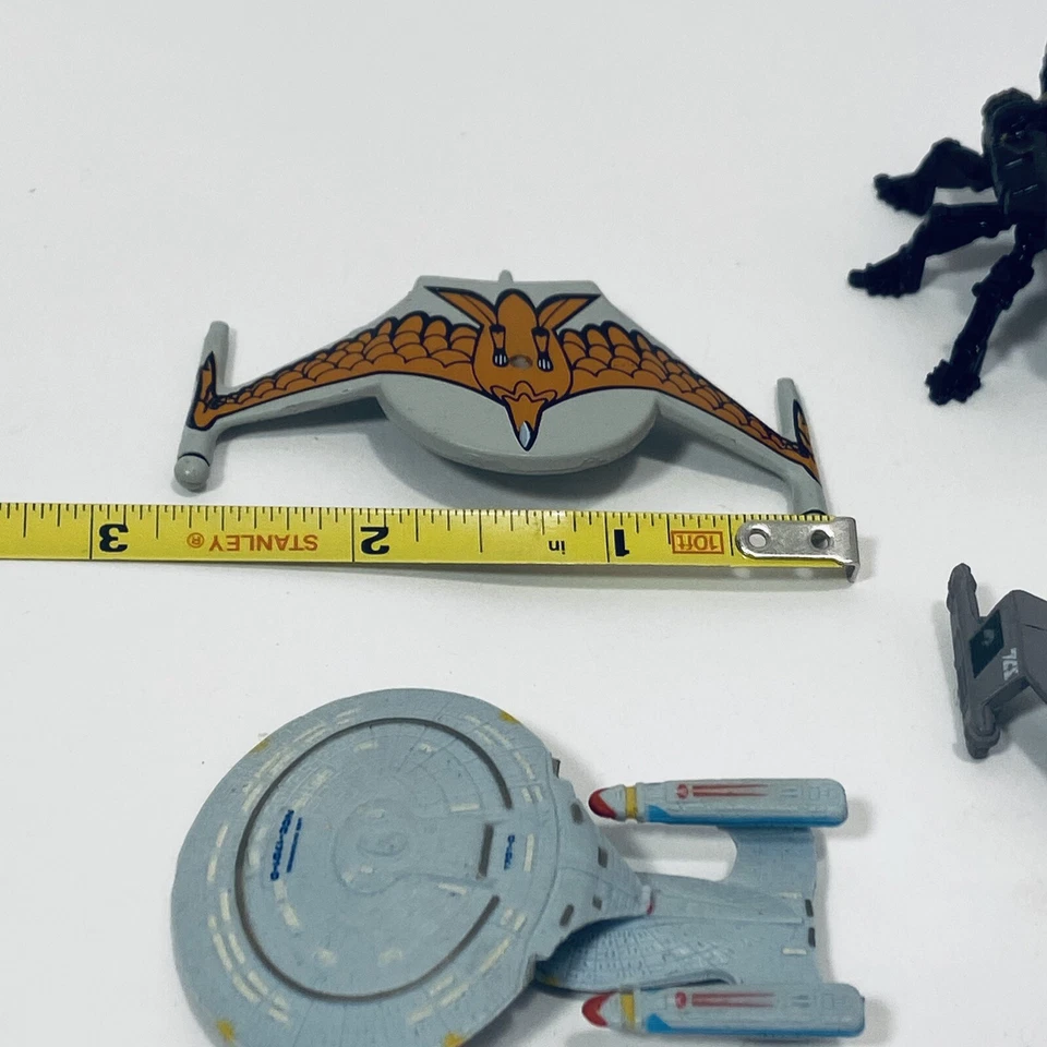 Micro Máquinas Galoob, Galaxy Voyager y Star Trek Mini Naves Juguetes de 2" de colección Foto 4 de 4