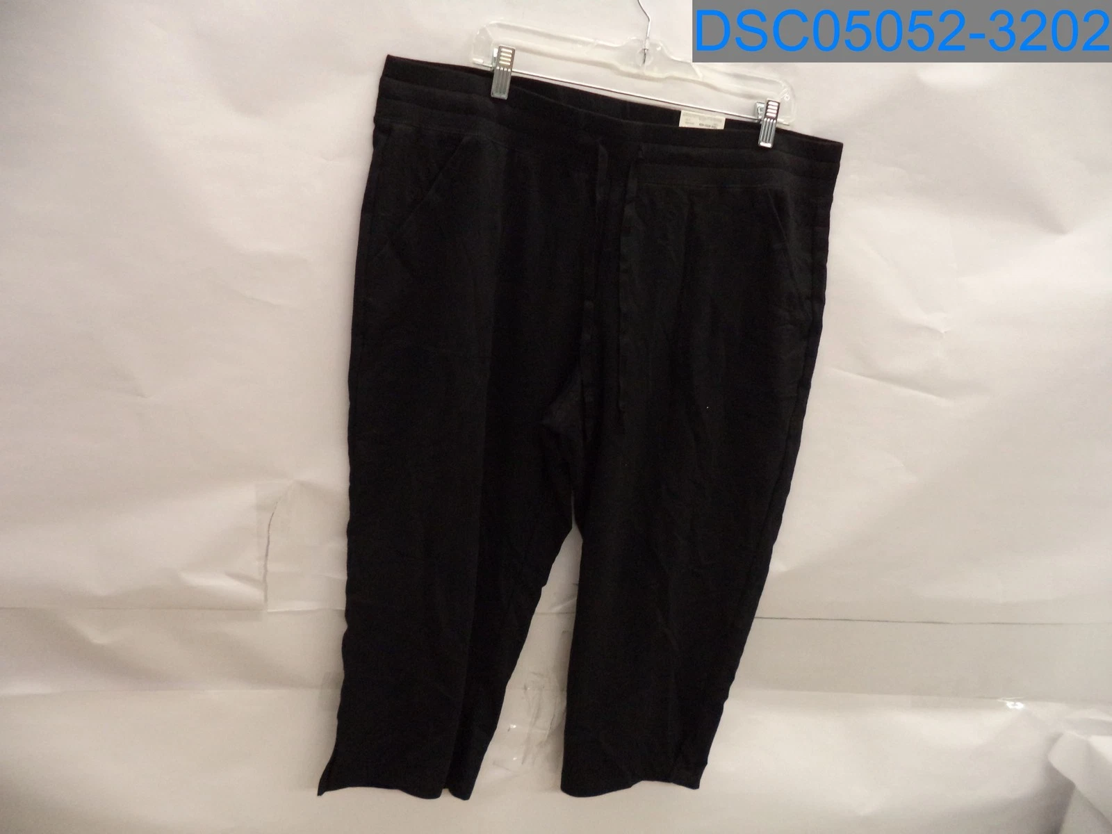St. John's Bay Black Capri Womens XL, Mid-Rise 829-0228 0091