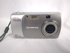 Olympus Camedia D-540 Zoom 3.2MP Digital Camera - Silver - For parts only
