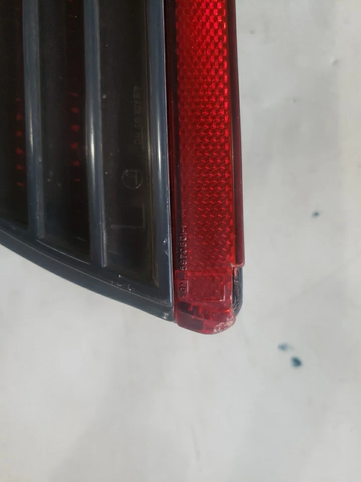 5970796 1979-81 Pontiac Firebird Trans AM lanterna traseira lateral do motorista usada pelo fabricante de equipamento original - Imagem 3 de 4